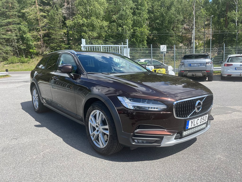 Volvo V90 Cross Country D4 AWD 190hk AUT Momentum Nyservad