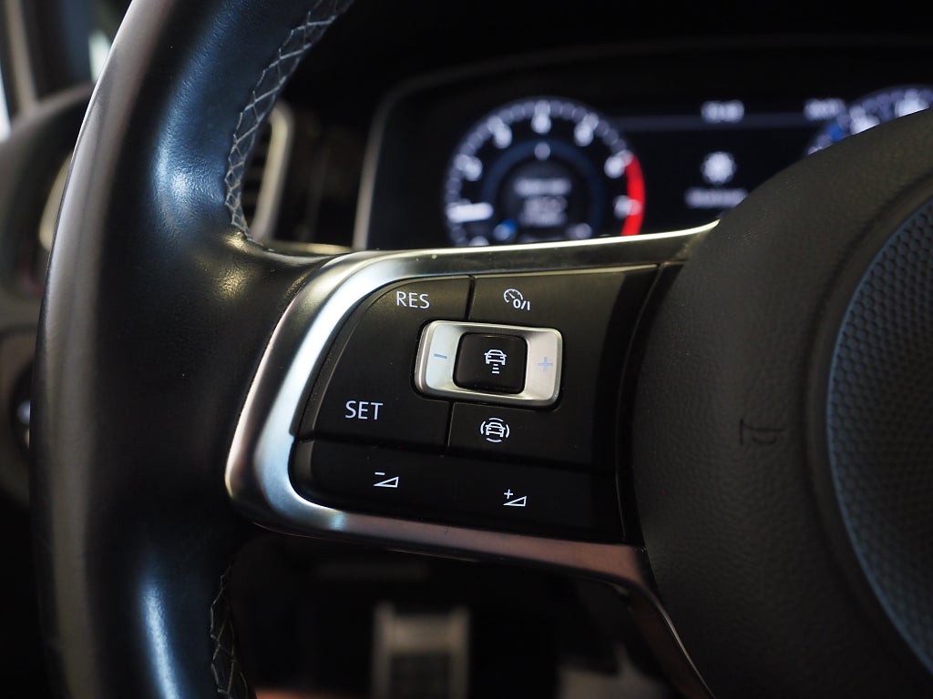 Volkswagen Golf SC 1.5 TSI GT R-Line Cockpit Drag P-Värm B-Kam 2019