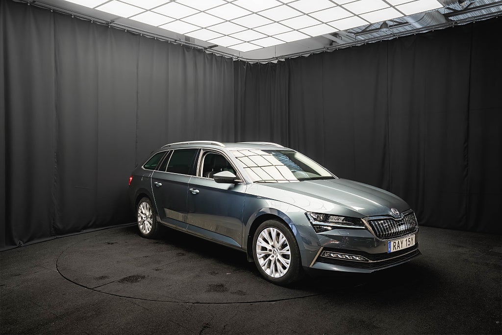 Skoda Superb iV BUSINESS STYLE LÄDER DRAG B-VÄRMARE KAMERA MOMS