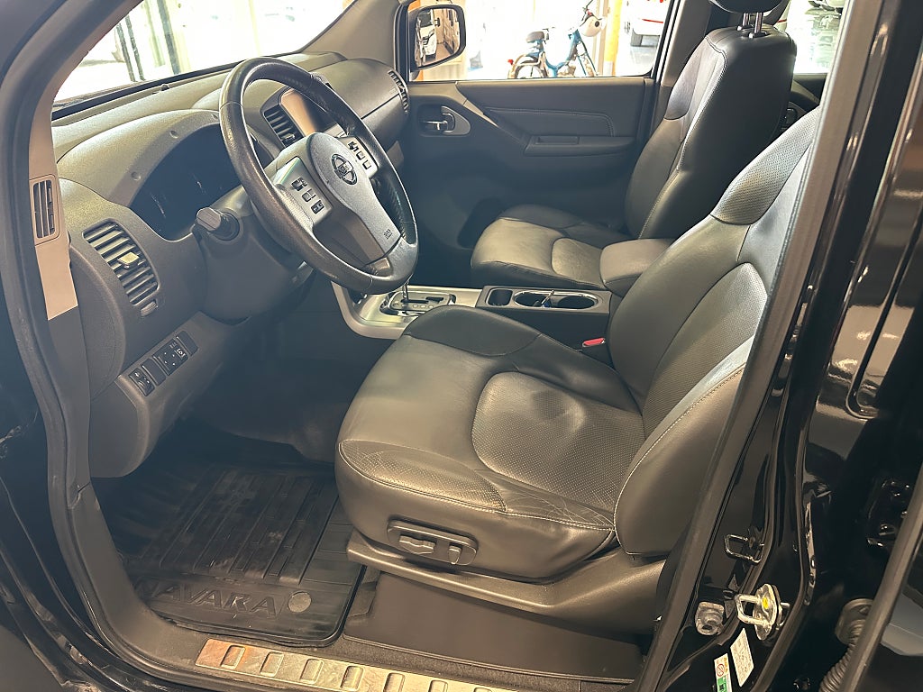 Nissan Navara Dubbelhytt 3.0 dCi V6 4x4 231 Hk Moms bil thumbnail