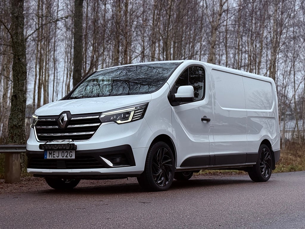 Renault trafic Skåpbil 3.0t 2.0 Blue dCi /MOMS/Drag/Värmare/