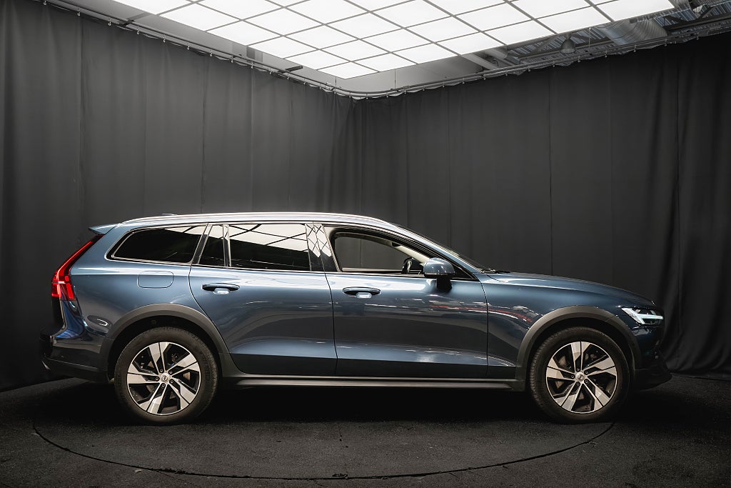 Volvo V60 Cross Country B4 AWD PRO LÄDER DRAG KAMERA D-VÄRMARE ELSTOL