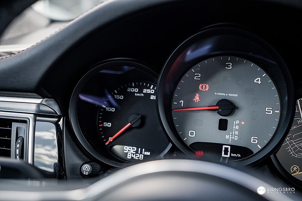 Porsche Macan S 258hk / Drag / 18-vägs stolar / D-Värmare