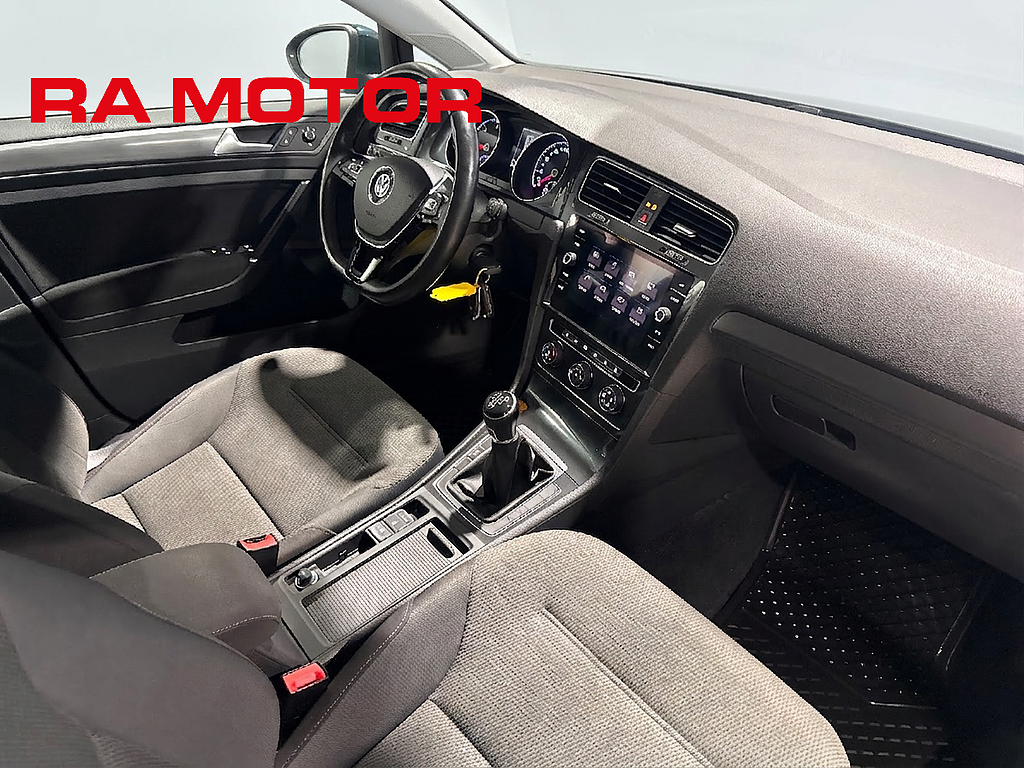 Volkswagen Golf SC 1.6 TDI 116hk | D-värm | Drag | Backkamera | 2017