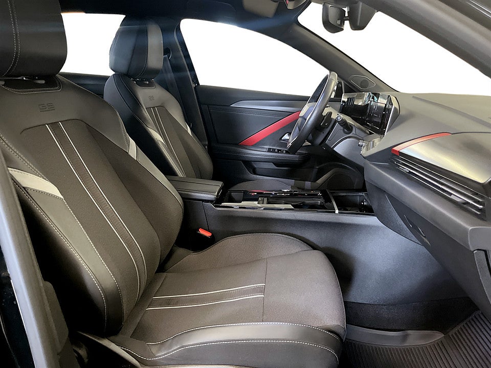 Bild på Opel Astra 5D GS-Line 1.2 PT 130hk Aut P-SENSORER CARPLAY