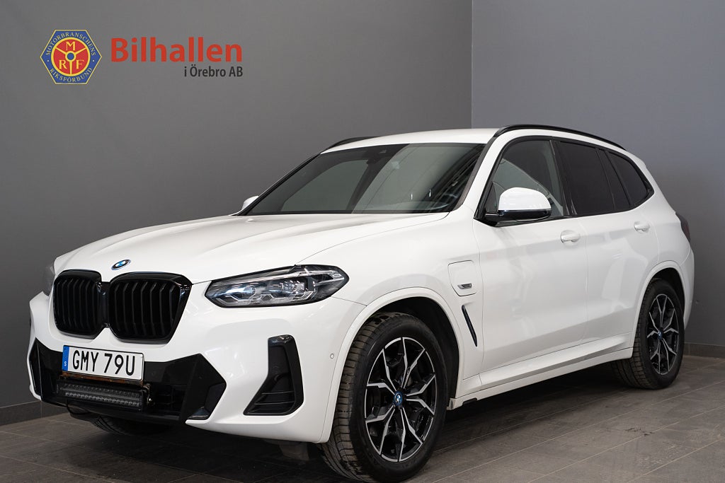BMW X3 xDrive30e M-Sport /Värmare Drag Kamera Navi MOMS / VAT