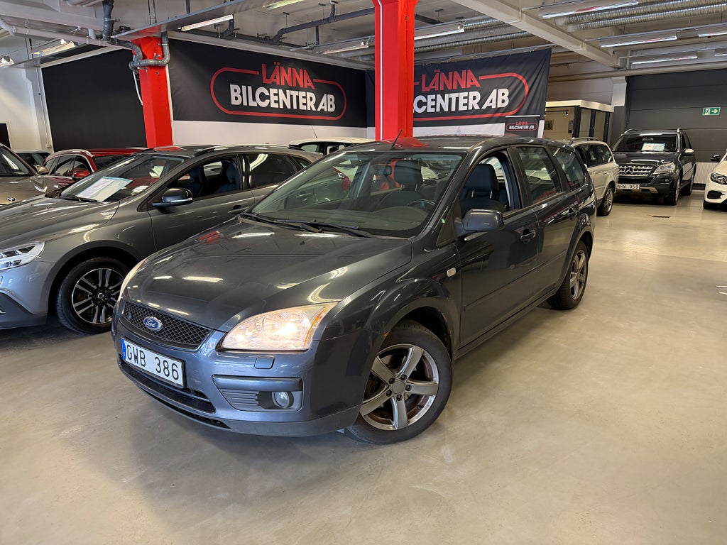 Ford Focus Kombi 1.8F 2 ägare Motorvärmare Låg årsskatt 