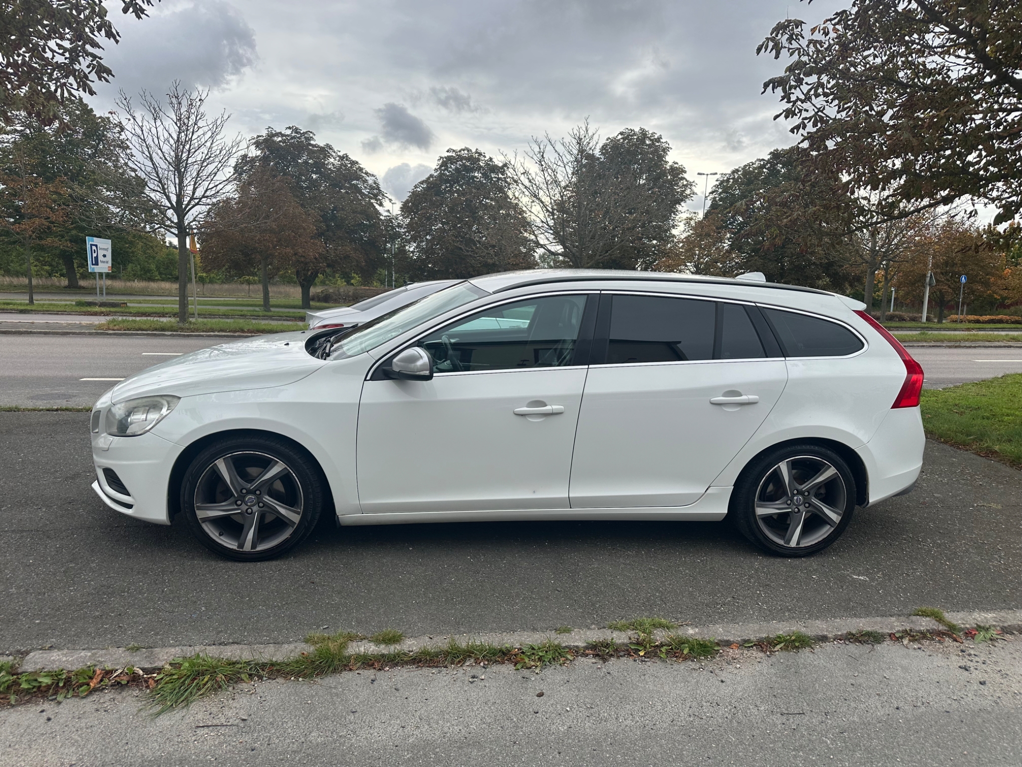 Volvo V60 D3 Geartronic R-Design Euro 5 2013, photo 4/10