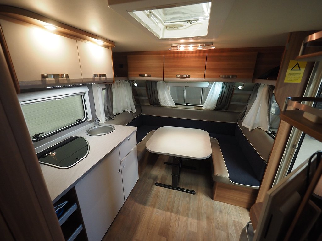 Weinsberg CaraOne 550 UK Påsmarkis Solcell Totalvikt 1700kg 2016