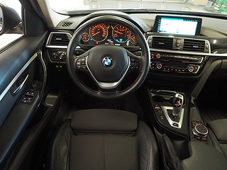 Sedan BMW 330e 15 av 22