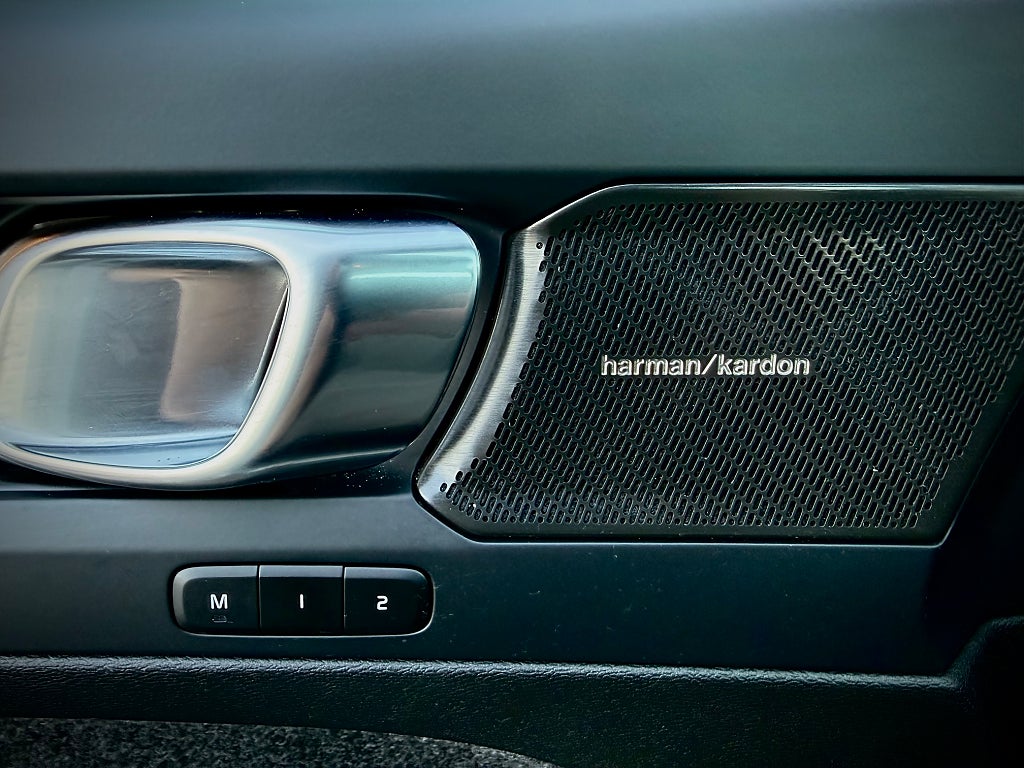 Volvo XC40 B3 DCT Ultimate Dark Värmare Drag FWD - bild 14