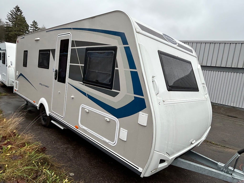 Caravelair Artica 586 Family VÅNINGSÄNG