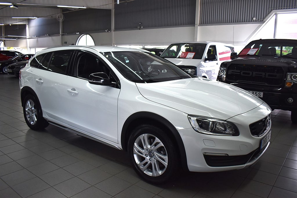 Volvo V60 Cross Country D3 Momentum *Låga Mil*
