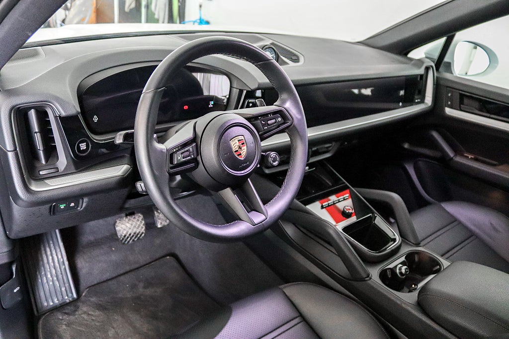 Porsche Cayenne Coupé E-Hybrid SportDesign BOSE Passagerardisplay MOMS