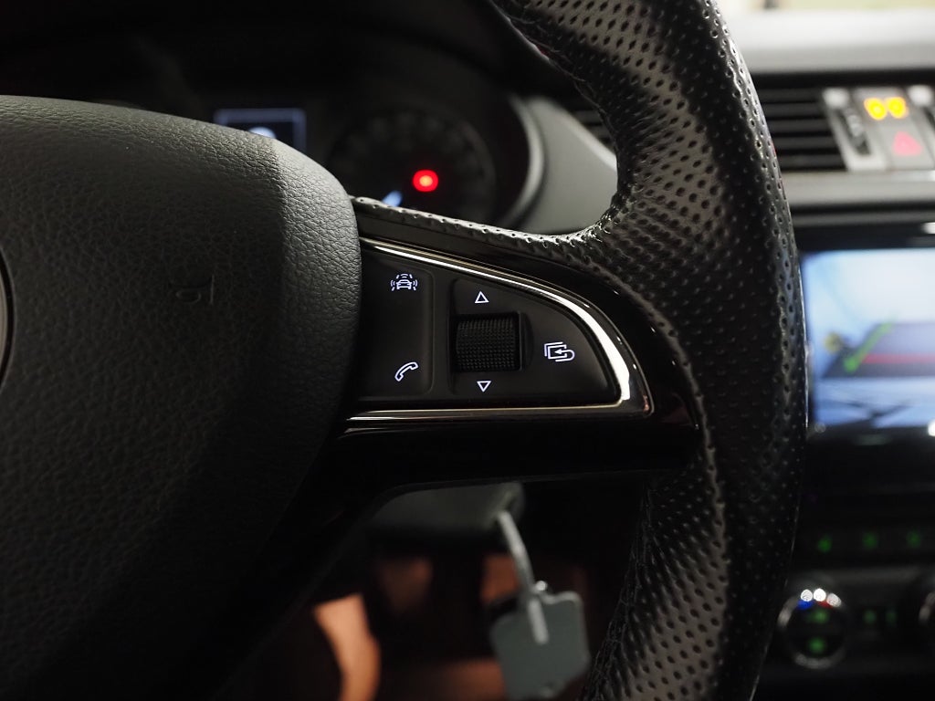 Skoda Octavia Kombi 1.4 TSI 150hk SportLine Premium Drag Värmare 2017