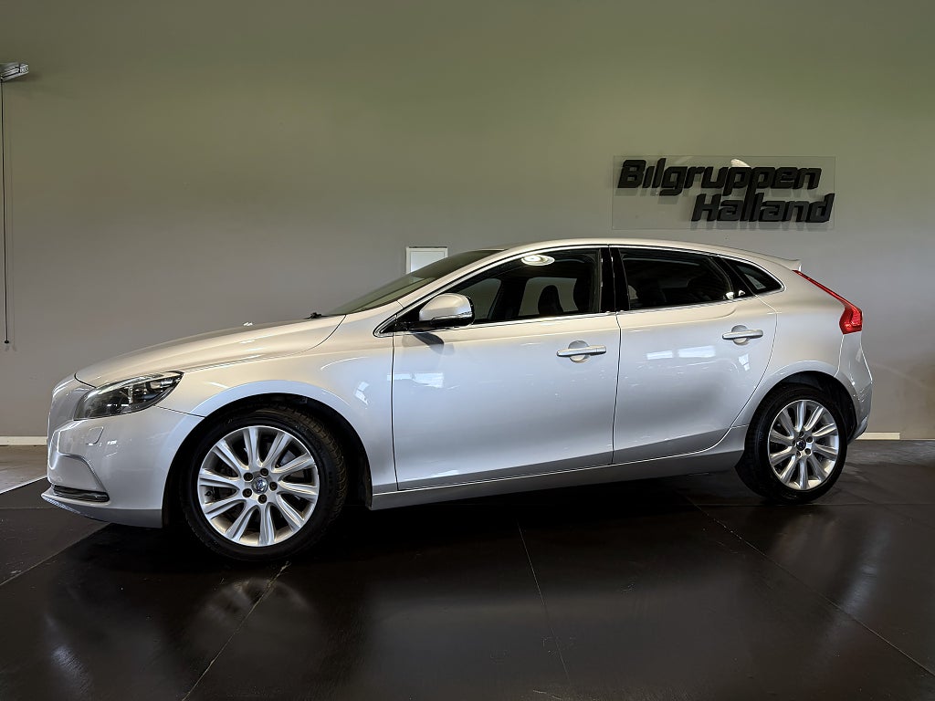Volvo V40 D4 Momentum Blis Navi Pdc Drag Värm 17" Kamrem bytt 