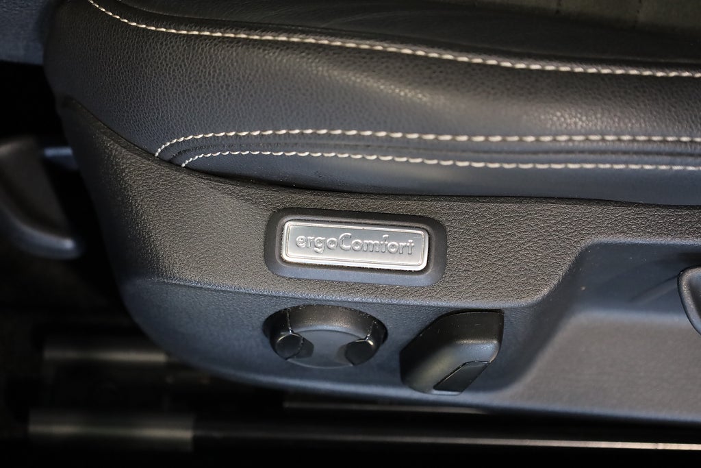 Volkswagen Passat GTE 218hk Executive / Business / Värmare / Navi 2022