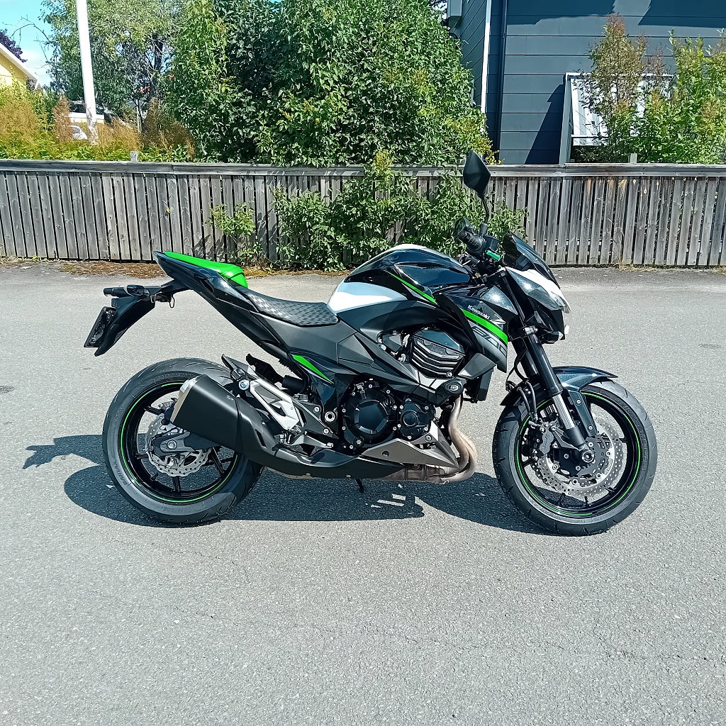 Kawasaki Z800 // Storservad, nya däck & drivpaket