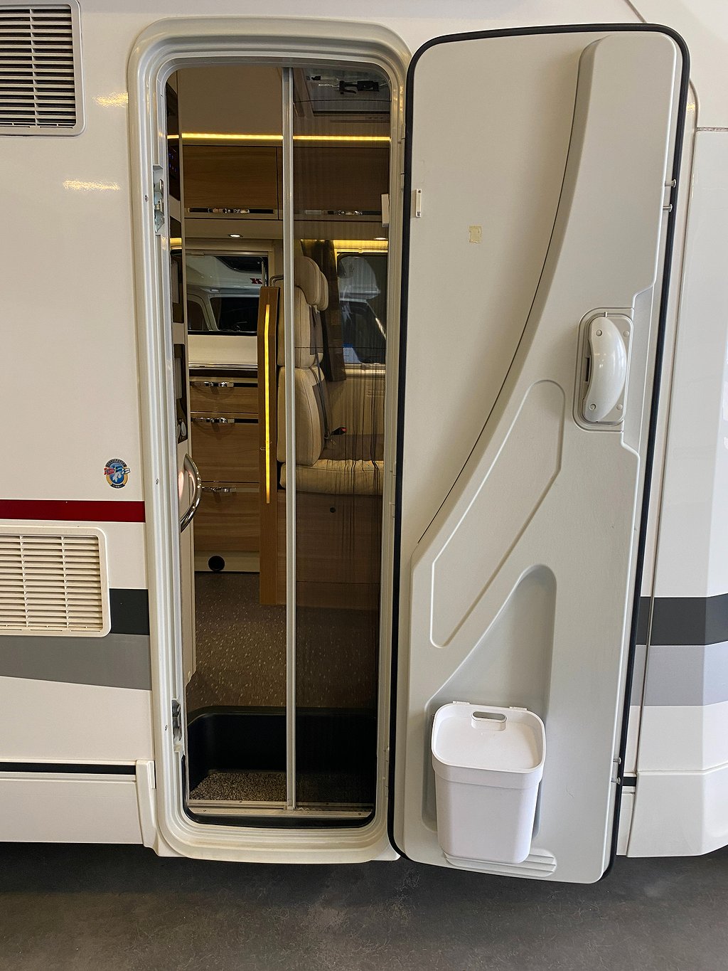 Adria Coral 670 SL / B-körkort / Solcell / Långbädd / Garage - Adria