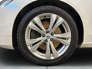 Volvo V90 B4 AWD Aut Momentum Drag Värmare H/K Pano 360 S&V-däck