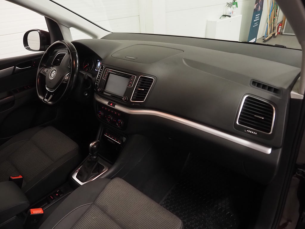 Volkswagen Sharan 7-sits 2.0 TDI Premiumpkt Pano Drag D-Värm 2016