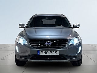 Volvo XC60 D4 AWD Classic Momentum Drag Pvärm Pano Kamera GPS SoV – bild 2