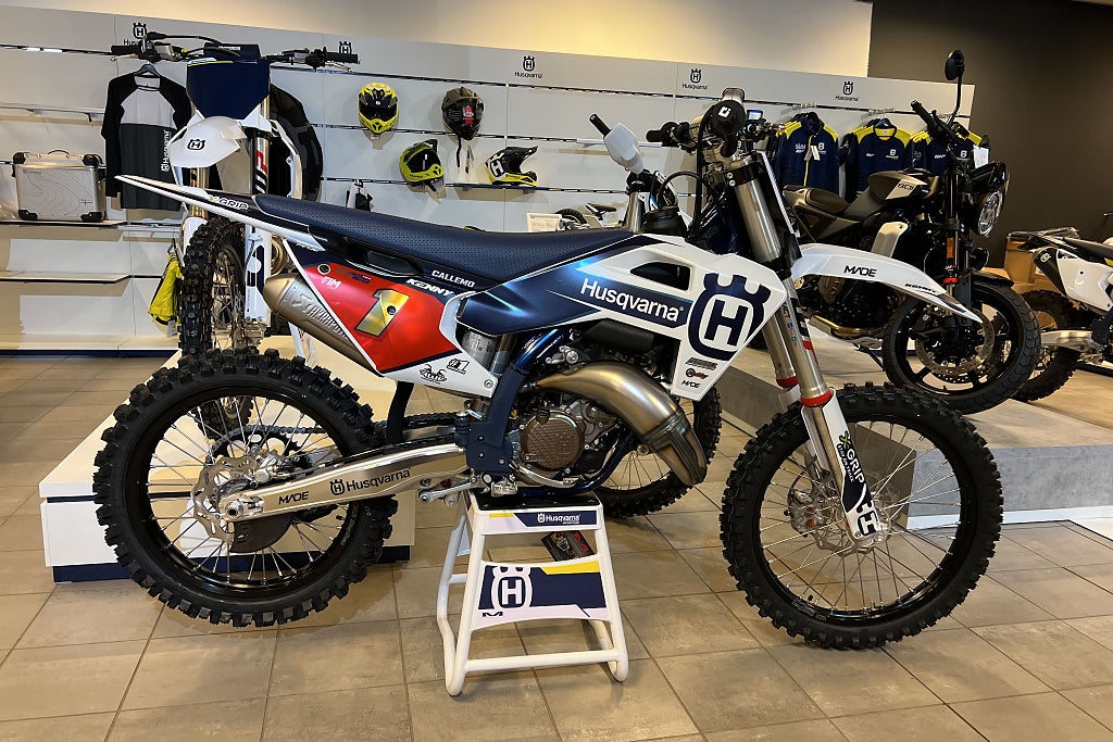 Husqvarna TC 125 2026 Akrapovic / Bromsskydd / Protaper / Powerparts 