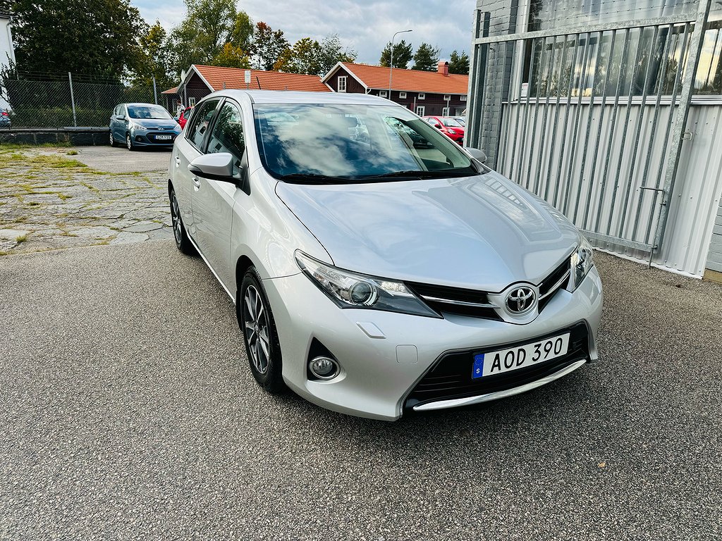 Toyota Auris 1.4 D-4D ACTIVE 5D / DRAG / VÄRMARE