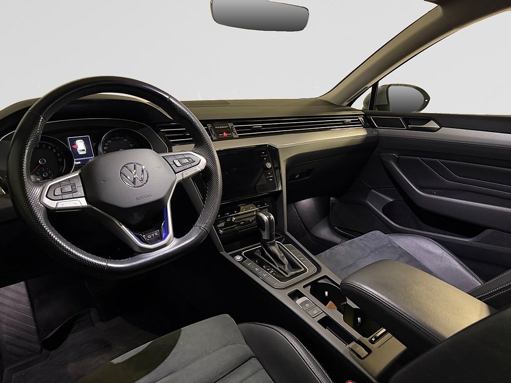 Volkswagen Passat Sportscombi GTE DRAG Värmare Navi Adap-farth Carplay bild 12