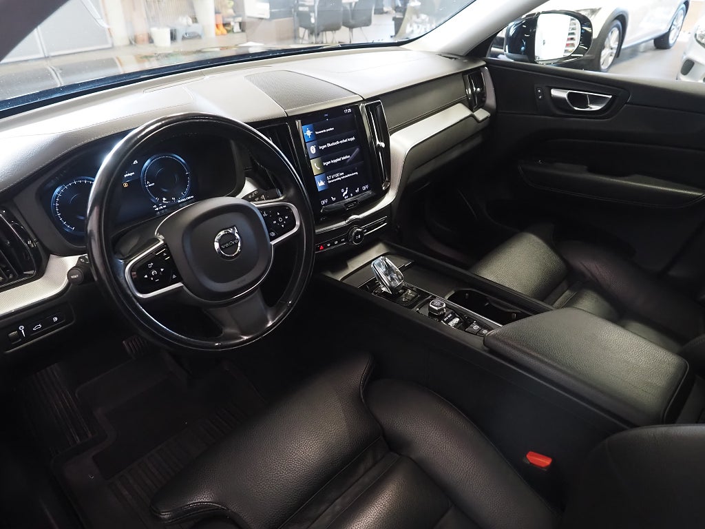 Volvo XC60 Recharge T6 AWD Inscription Pano Drag VOC Kamera Läder 2021