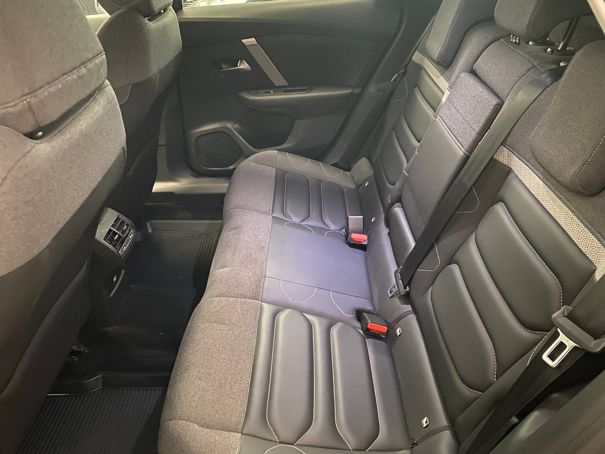 Citroen C4 Shine 130hk Automat 2023, bild 7/53