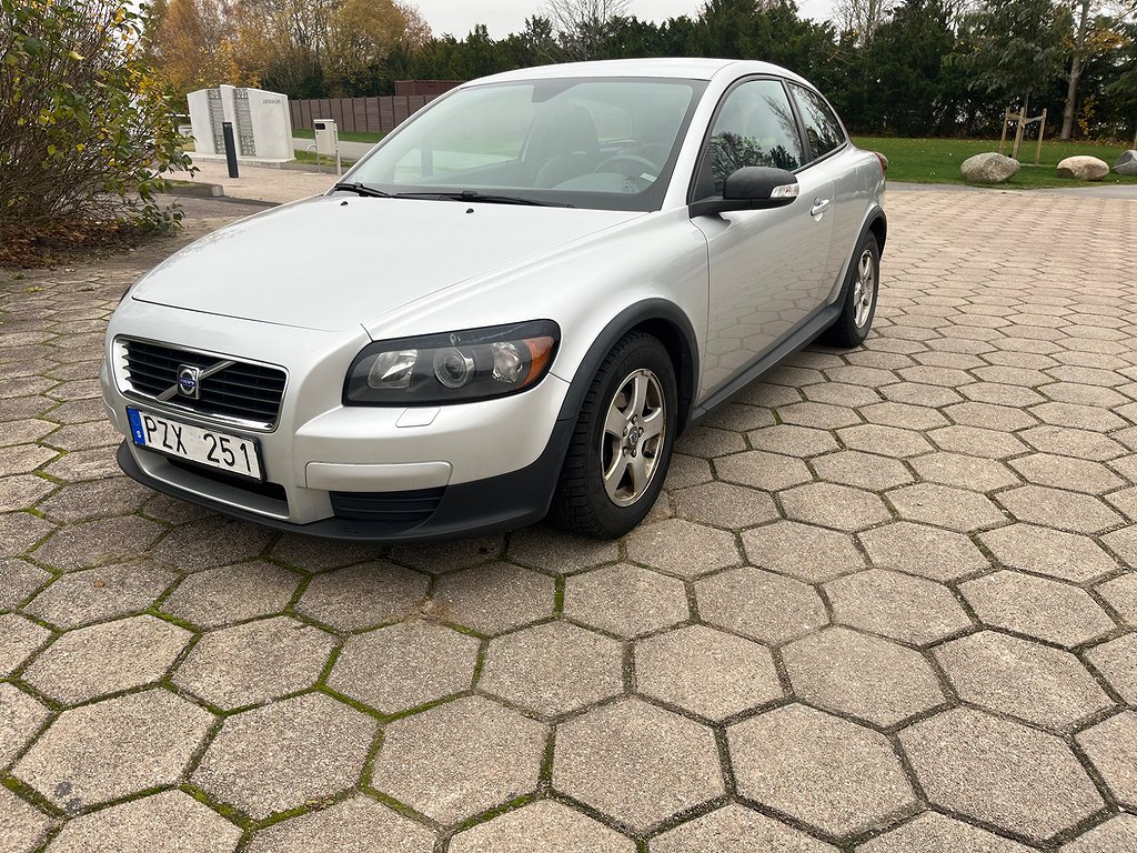 Volvo C30 2.0 D Kinetic Euro 4, Nybesiktigad, Nyservad 