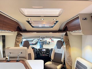 Husbil-halvintegrerad Adria CORAL SUPREME 670 SLT 14 av 26