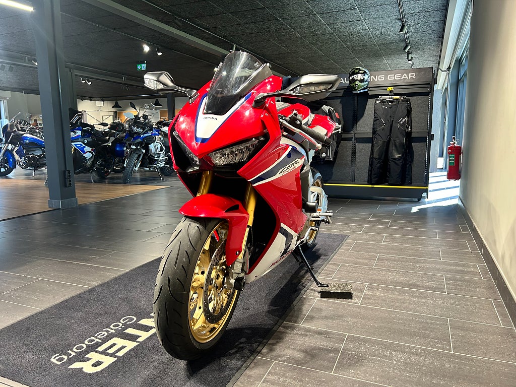 Honda CBR1000RR SP1 /3,45%/860mil/Yoshimura/Quickshifter