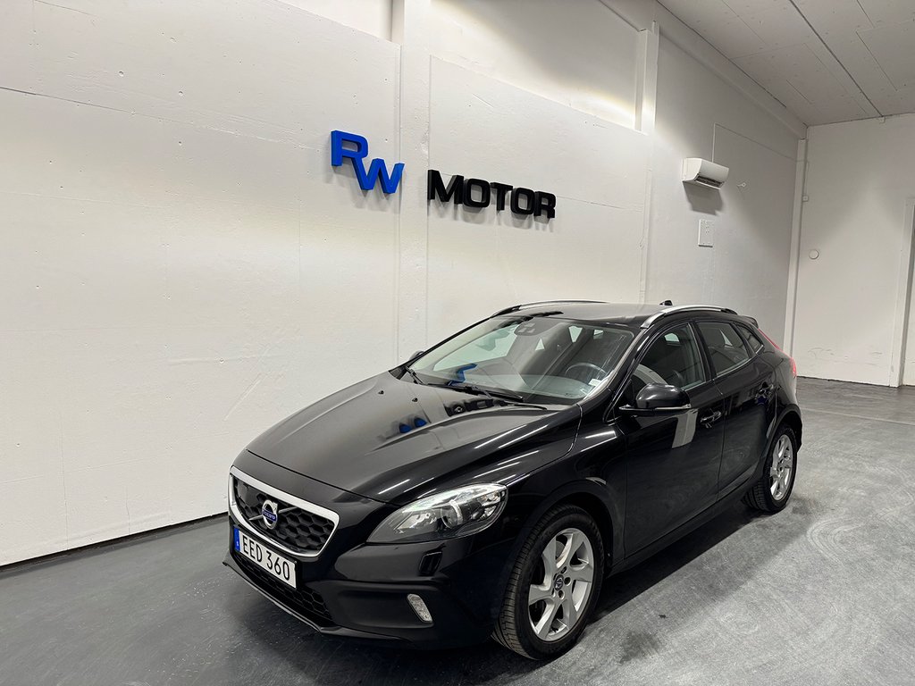 Volvo V40 Cross Country D3 Momentum 150hk VOC D-värm Navi 