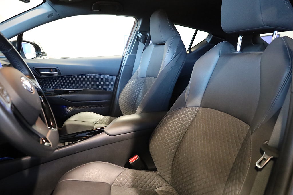 Toyota C-HR Hybrid CVT X-Edition Drag M-Värme JBL Kamera Navi 2022