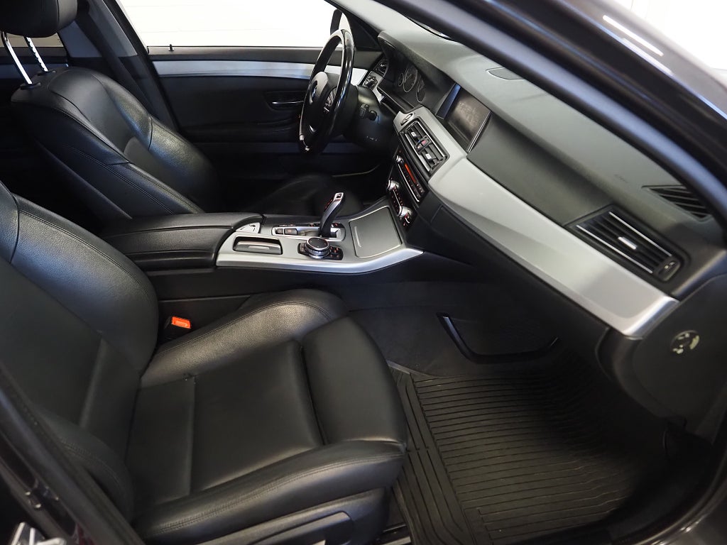 BMW 520d xDrive Touring Aut Navi Pro Kamera Drag M-Värm Läder 2017