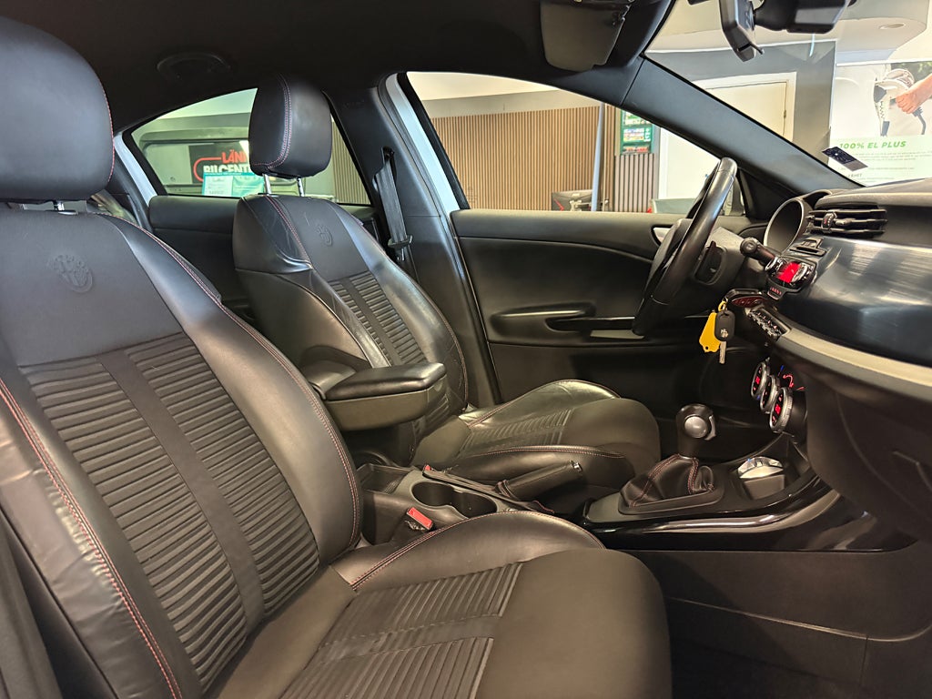 Alfa Romeo Giulietta 2013 - miniatyr 18