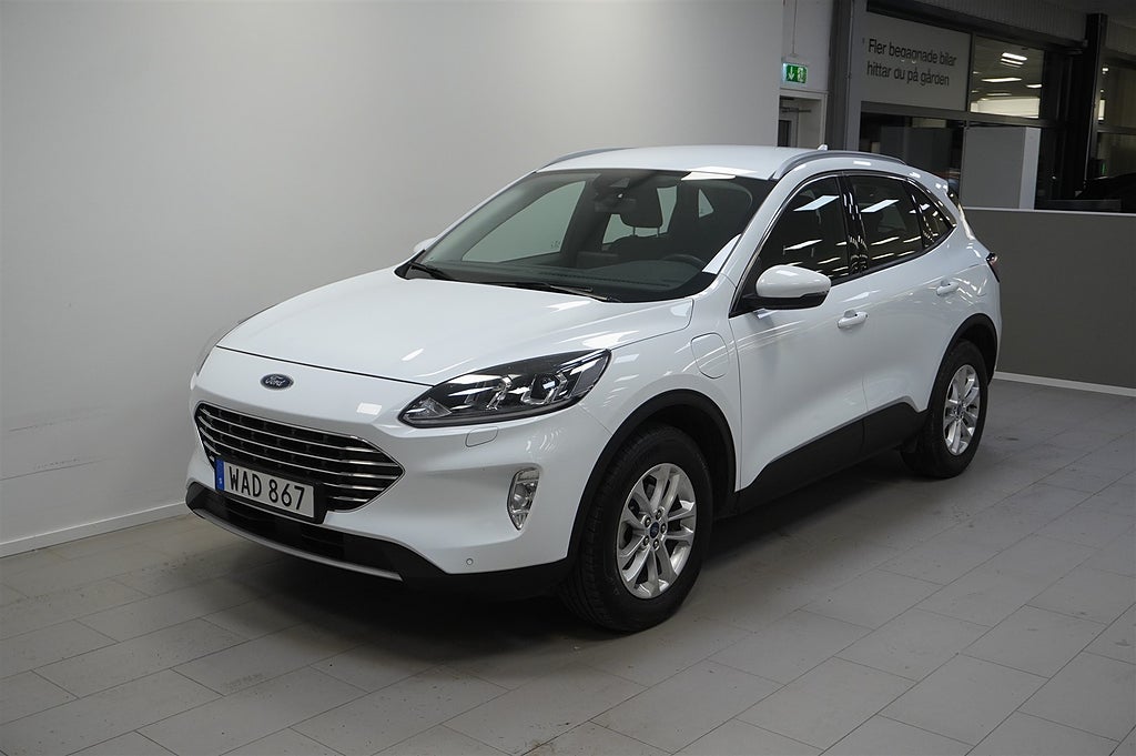 Ford Kuga 0,95% ränta Titanium 2.5 Plug-In Hybrid 225 hk Vinterpaket