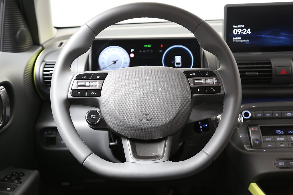 Hyundai Inster Cross Long Range 49kWh  | Moms | Låga mil fd. demobil 2025