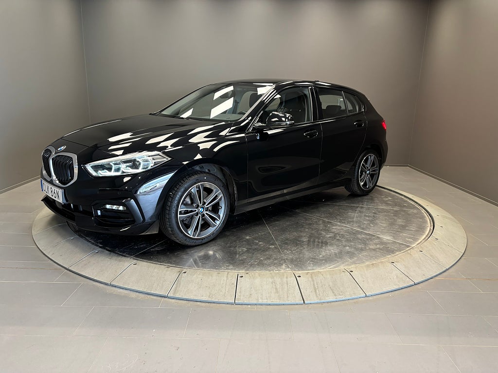 BMW 118I  Sport line Euro 6