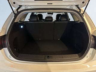 MG 5 Long Range 61.1 kWh Luxury Pvärm Garanti 360° SoV MOMS – bild 12