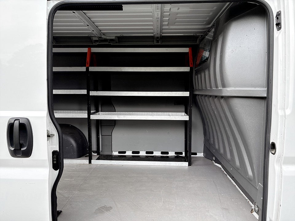 Bild på Peugeot Boxer PRO+ 2.2 BHDi 140hk L2H1 3-SITS B-KAMERA DRAG