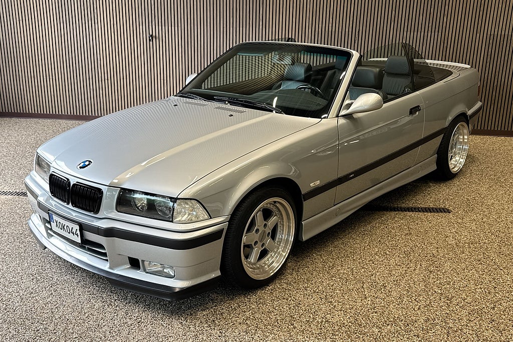 BMW 328 i Convertible M Sport