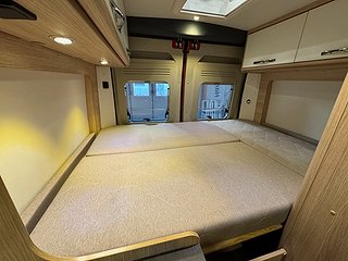 Husbil-halvintegrerad Pössl Roadcar R540 10 av 18