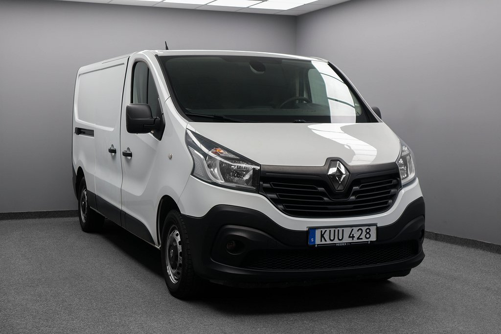 Renault trafic 2.7t 1.6 dCi MOMS Värmare BT PDC Drag Nybes