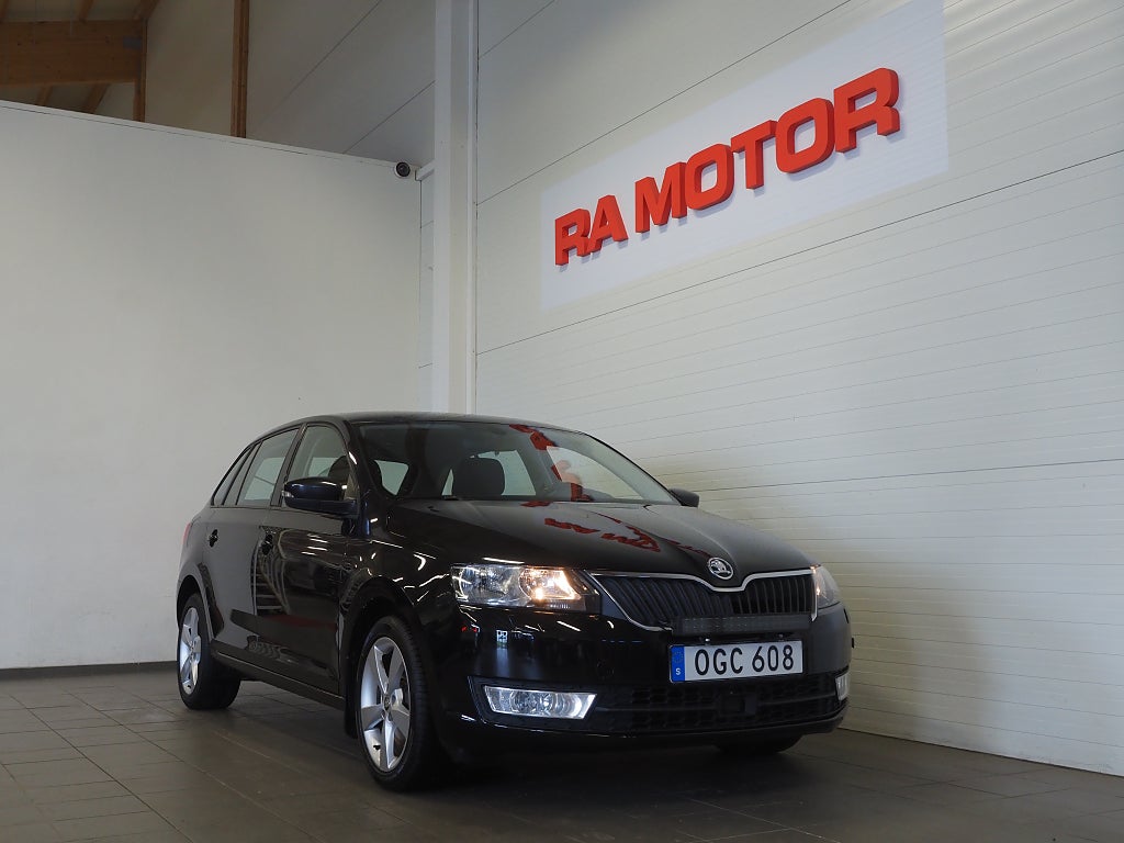 Skoda Rapid Spaceback 1.2 TSI 110hk Style Motorvärmare P-Sensorer 2017