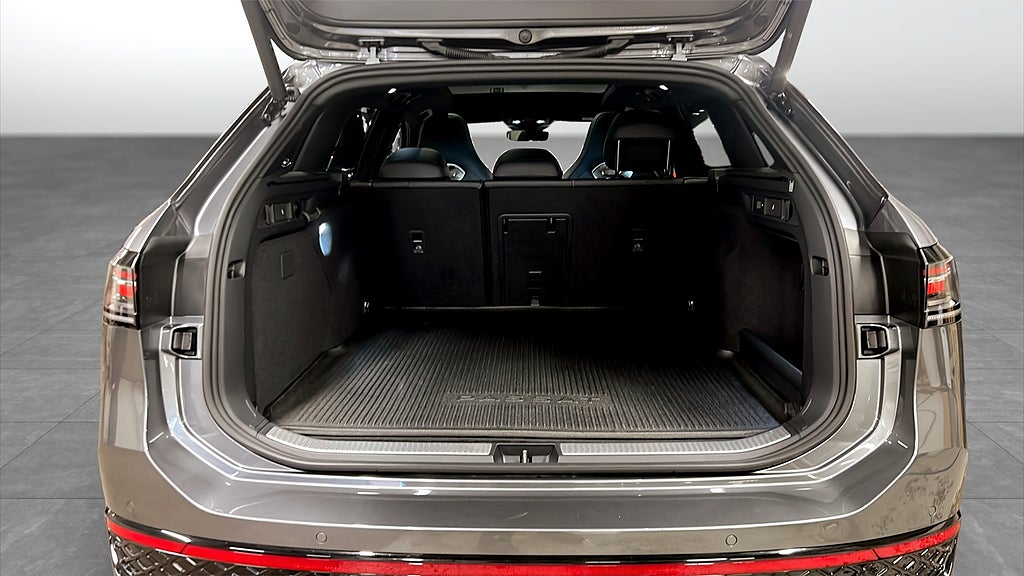 Volkswagen Passat R-LINE 1.5TSI EHYBRID 272HK / Panorama/Drag