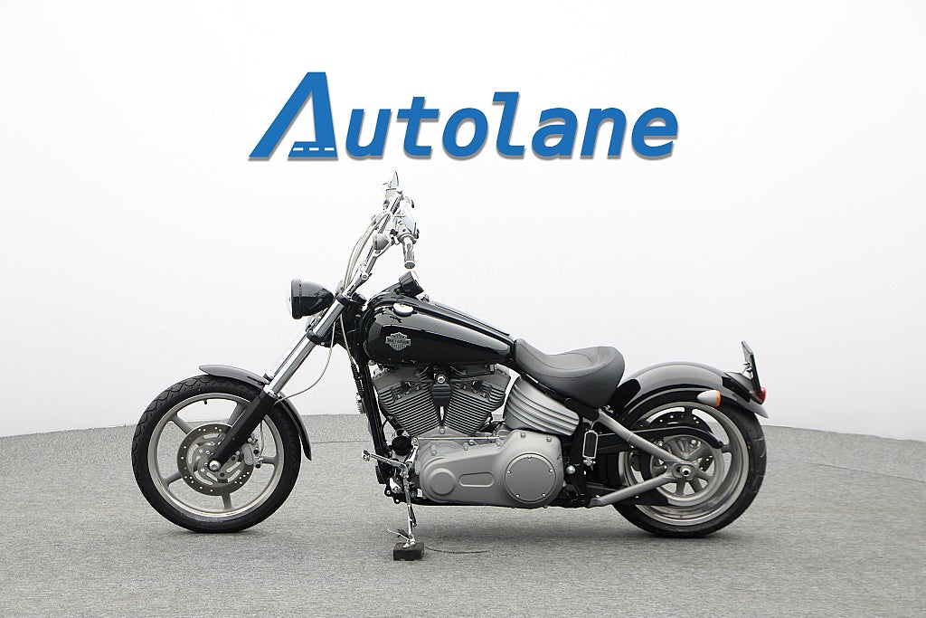 Harley-Davidson Rocker *Nya däck Vance & Hines