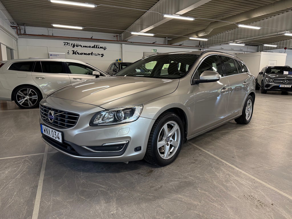 Volvo V60 D4 AWD Momentum 1-Ägare Värmare Drag Navi Rattvärme